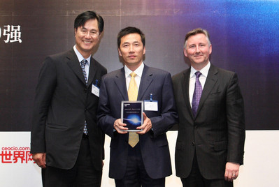 Mr. Lijin Gai (Middle), CEO of Jetion, with Mr. Kester Yuen (Left), Managing Partner of Southern China Region and Mr. Brian Shaw (Right), Managing Director of Business Group of UK Trade and Investment on the celebration in Shenzhen 