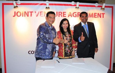 (From left) Mr. Ernst K Remboen, President Director of PT Kerabat Dyan Utama, a subsidiary of PT Dyandra Media International Tbk; Mrs. Rina R Maksum, Vice President Director of PT Dyandra Media International Tbk; Mr. Muthiah Gandhi, Managing Director of UBM Asia (ASEAN Business)